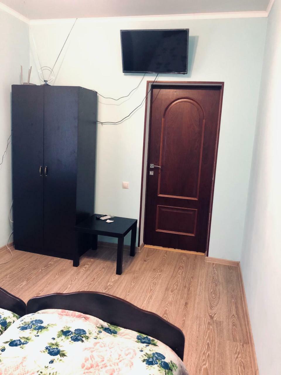 Guest House Nadia Sukhumi Exterior photo